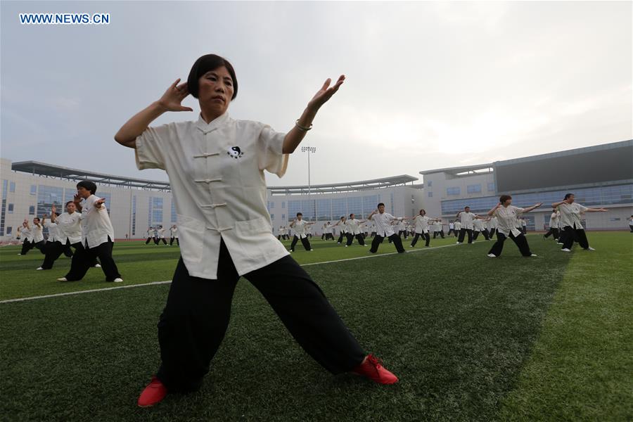 Tai chi lovers practice tai chi to greet Fitness Day across China