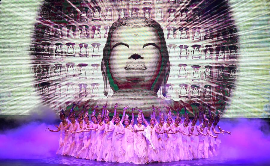 Performance highlighting Silk Road staged in SE China