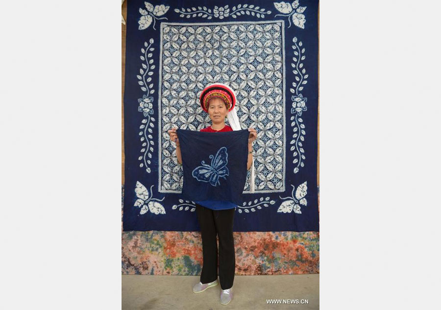 Tie-dyeing process: traditional folk technique of Bai ethnic group