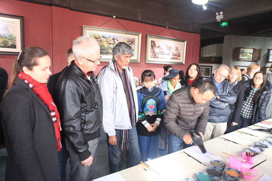 Diplomats explore ancient Hunan province