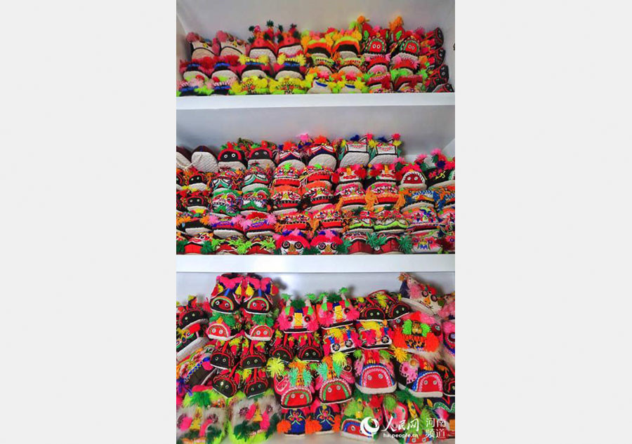 Woman collects hundreds of thousands of tiger-head shoes