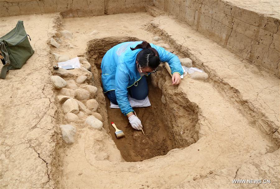 Ancient tombs excavated in N China