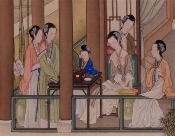 Fashion items favored by ancient beauties