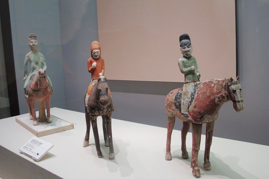 East meets West at Dunhuang cultural exhibition