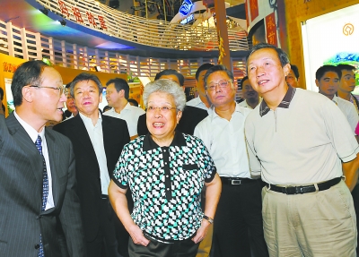 廈門投洽會最耀眼的游客-吳儀