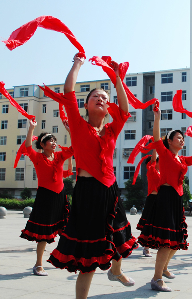 河南潢川開展多種活動喜迎“十八大”