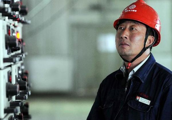 尤天軍:26年執(zhí)著堅(jiān)守 苦修成“工人教授”