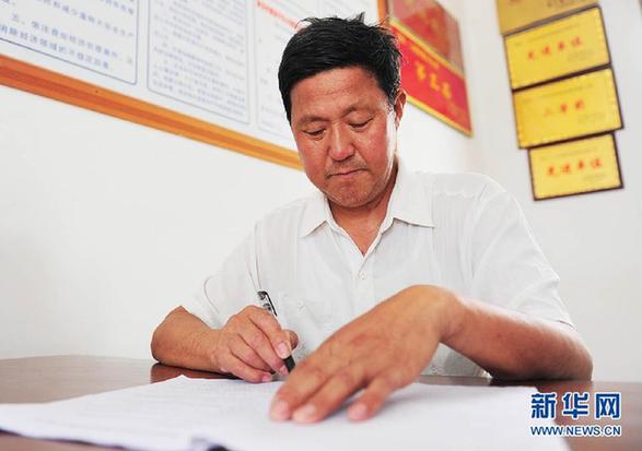 王坤友：鞠躬盡瘁的“三湯書記”