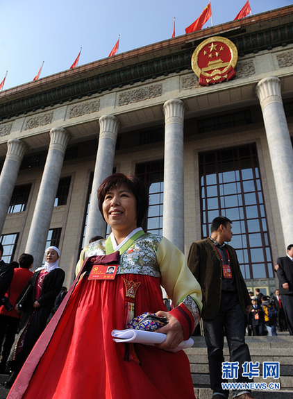 圖：代表信心滿懷步出大會堂