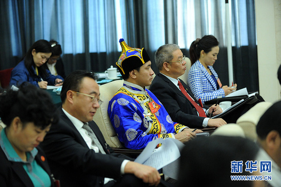 甘肅省代表團討論對中外記者開放