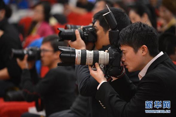 十八大新聞中心舉辦“黨組織建設與新形勢新任務”集體采訪活動