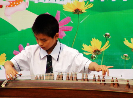 河南項城小學生唱紅歌慶六一