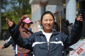 青海玉樹考生備戰高考 為夢想而努力