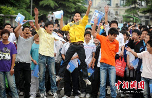 中國(guó)14個(gè)省區(qū)市高考結(jié)束(圖)