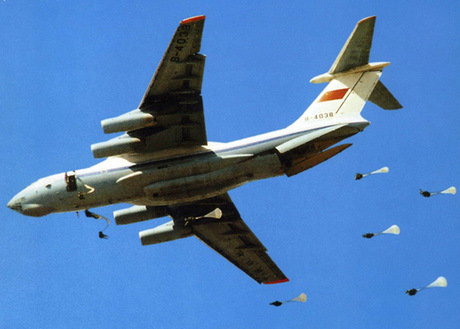 空軍出動6種機(jī)型10架飛機(jī)投入舟曲救災(zāi)