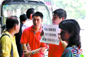 亞運城開賣首日遭搶 買家“生猛”賣場中途停售