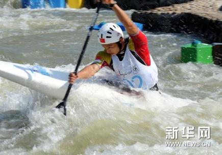 中國選手滕志強激流回旋男子單人劃艇決賽摘金