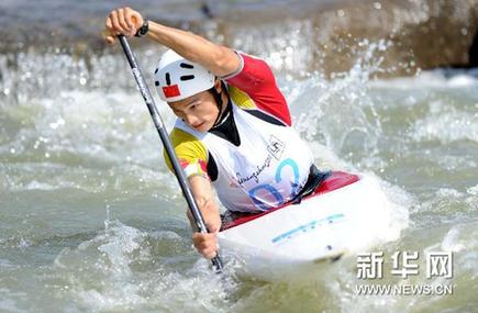 中國(guó)選手滕志強(qiáng)激流回旋男子單人劃艇決賽摘金