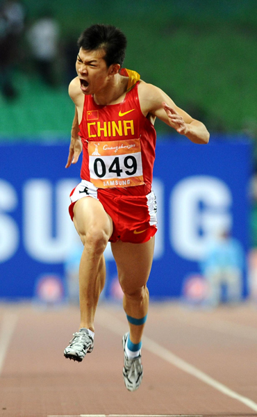 “神秘”飛人勞義為中國(guó)奪取亞運(yùn)百米首金