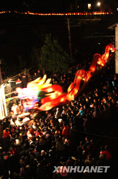 500米板凳長龍鬧新春