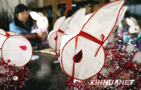 趕制燈籠迎元宵(組圖)