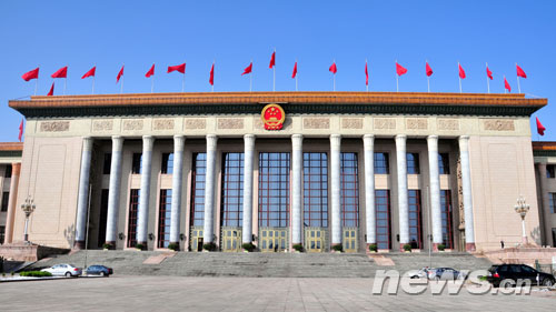 紅旗飄飄迎兩會