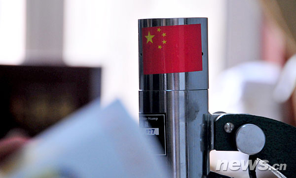 兩會圖文故事：紀念封上的“小老虎”