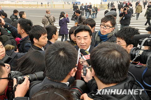 兩會政協開幕：全國政協委員抵達天安門廣場