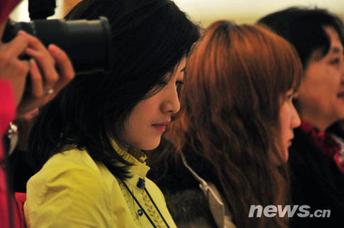 2010兩會：女記者身影