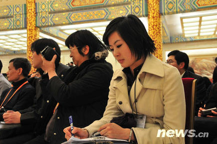 2010兩會：女記者身影