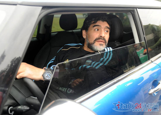 馬拉多納被潑臟水 碾軋記者事件被媒體利用？