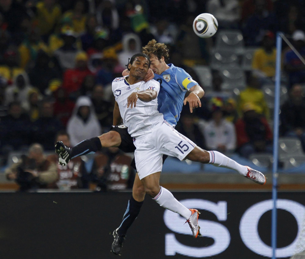 法國隊首戰0:0悶平10人烏拉圭隊