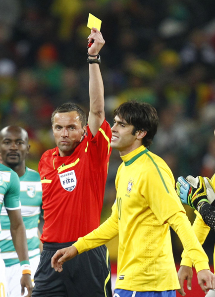 巴西3:1大勝科特迪瓦出線 卡卡染紅