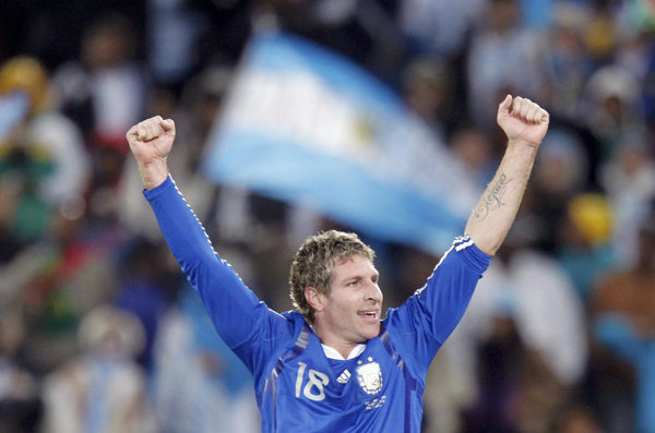 阿根廷2:0輕取希臘晉級(jí) 隊(duì)長(zhǎng)梅西進(jìn)球難