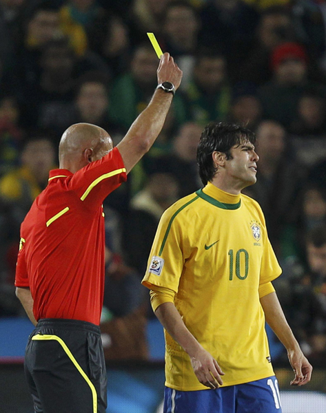 卡卡對吃到黃牌表示不滿