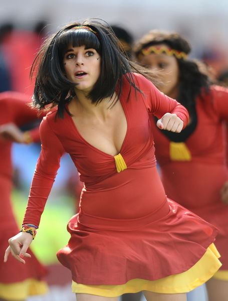 揭秘南非世界杯最靚風景線：土著美女組性感啦啦隊