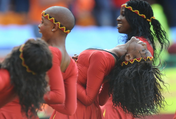 揭秘南非世界杯最靚風景線：土著美女組性感啦啦隊