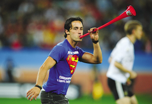 卡薩諾粉絲闖場成功 “超人”半決賽鬧場搶鏡