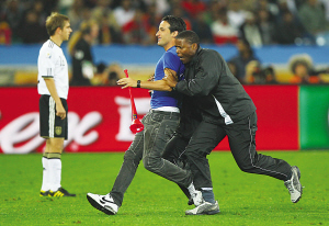 卡薩諾粉絲闖場成功 “超人”半決賽鬧場搶鏡