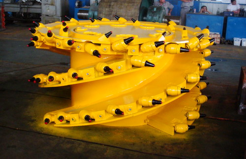 網絡媒體龍江行采訪團參觀雞西隆豐礦山機械