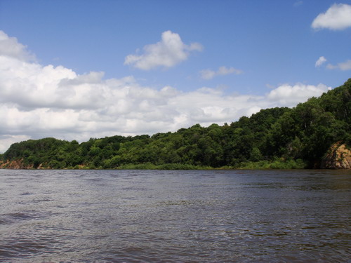 全國(guó)網(wǎng)絡(luò)媒體龍江行采訪團(tuán)游覽烏蘇里江