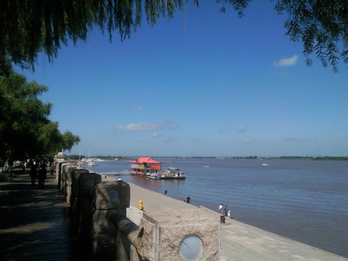 網絡媒體龍江行采訪團參觀佳木斯沿江十里景觀帶