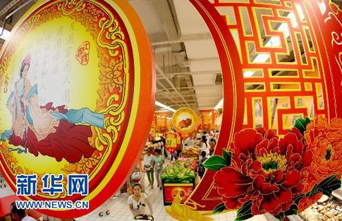 紅紅火火迎“雙節”(圖)