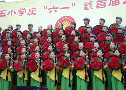 湘西龍山小朋友慶“六一”