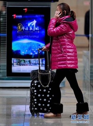 [春運·印象]年輕潮人回家路 書香愛意緊相隨