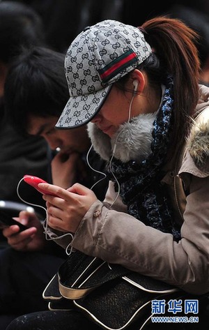 [春運·印象]年輕潮人回家路 書香愛意緊相隨