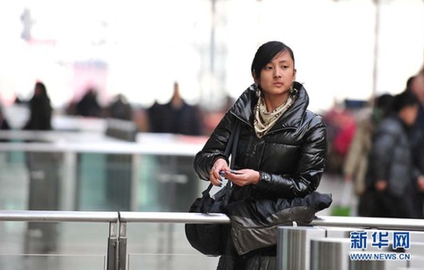 [春運·印象]年輕潮人回家路 書香愛意緊相隨