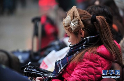 [春運·印象]年輕潮人回家路 書香愛意緊相隨