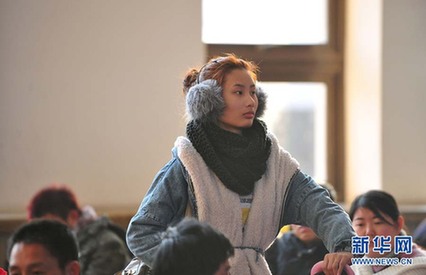 [春運·印象]年輕潮人回家路 書香愛意緊相隨