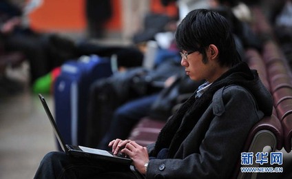 [春運·印象]年輕潮人回家路 書香愛意緊相隨